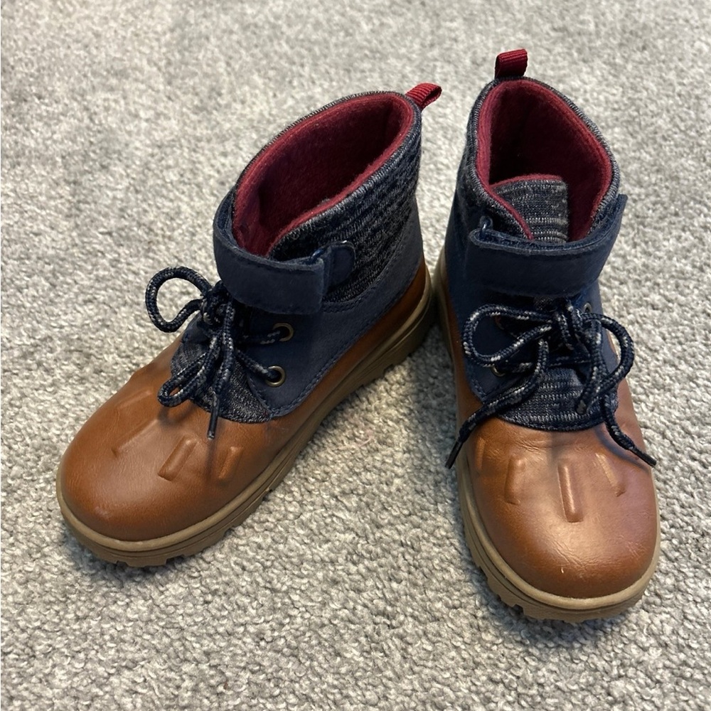 Carter’s duck toe boots
